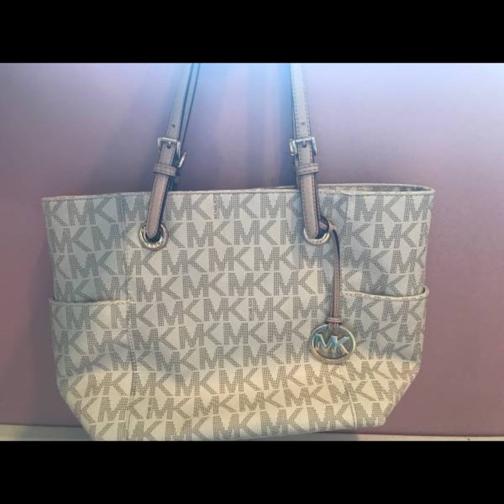 Michael Kors Jet Set Bag w Matching Wallet